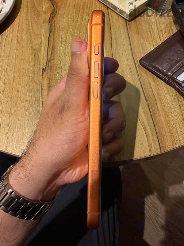 iphone 17 pro max - perfect condition 4