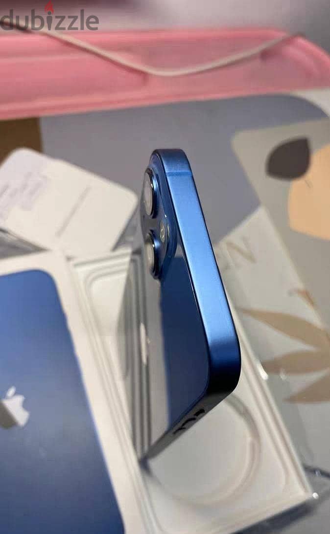Apple - iPhone 13 8
