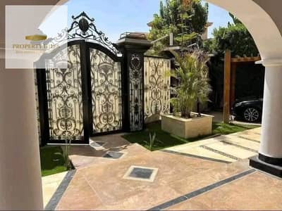 هبيع فيلا بسعر لقطه استلام فوري جاهزة للمعاينة امام بوابه مدينتي2 مساحتها 386م بڤيو علي مساحات خضراء ولاند سكيب   نوع الوحده: فيلا  المساحه: 386متر  ا