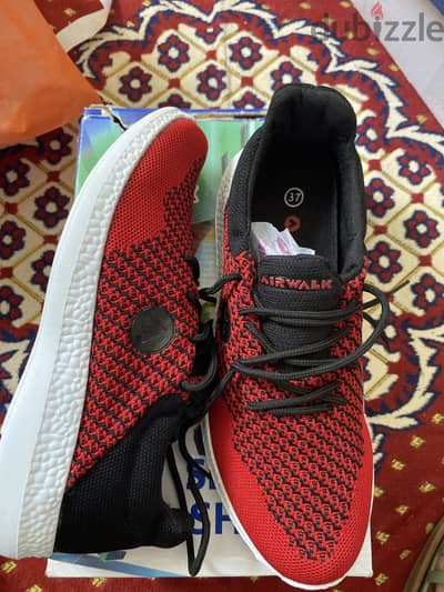 كوتشي Airwalk رياضي حريمي مقاس 37 - جديد بالعلبة