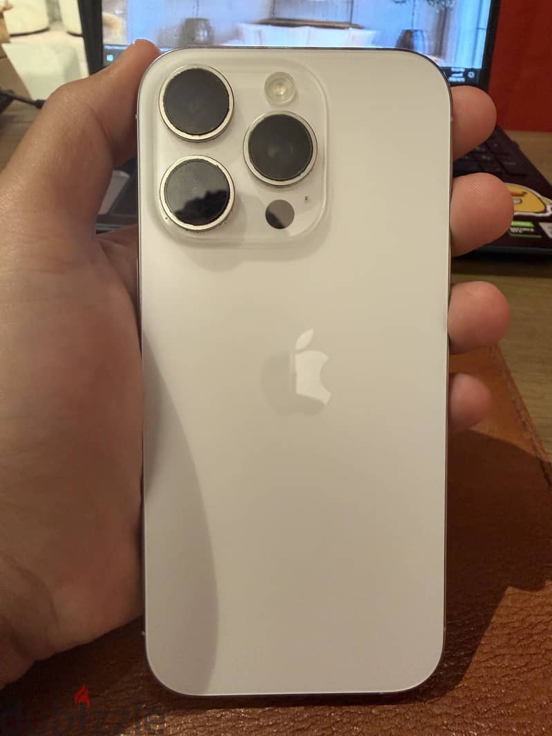 Apple - iPhone 16 Pro 4