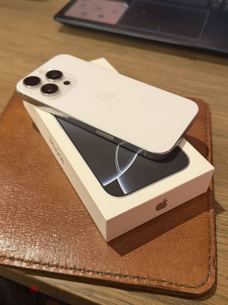 Apple - iPhone 16 Pro 8