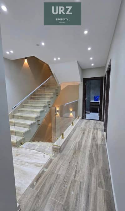 Luxury living and guaranteed investment Duplex apartment with private roof for sale in Hyde Park next to Waterway near La Vista