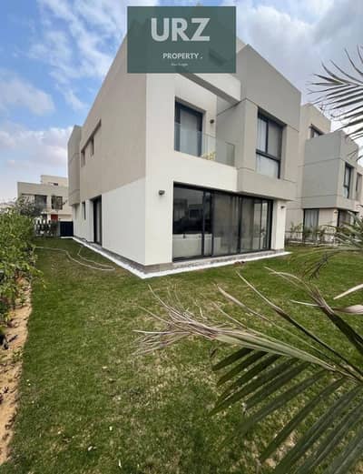 Double View Villa with Landscape and Lake An opportunity for living and investment in a prime location minutes from Palm Hills and Mountain View