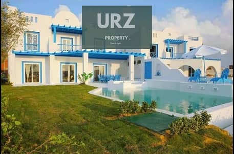 أمتلك فيلا تاون كورنر مع Private Pool و أستمتع برؤيه كامله للبحر من الدور الأرضى تشطيب فندقى بالتكيفات فى راس الحكمه بجوار واترواى مدن و سمر كالى كوست
