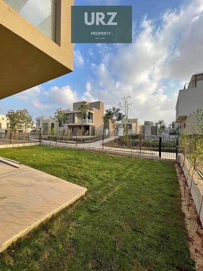 Double View Villa with Landscape and Lake An opportunity for living and investment in a prime location minutes from Palm Hills and Mountain View