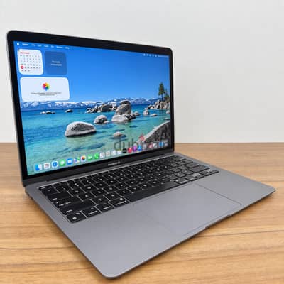 MacBook Air M1 – 8GB/256GB – حالة ممتازة + الشاحن والكابل الأصلي
