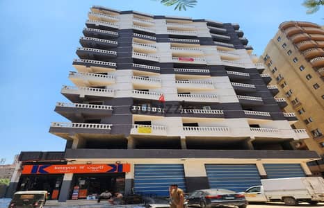 شقة طوب احمر ادوار 6 و7 مساحتها 150 متر سعرها: مليون 650 الف على شارع العدوى سليم الرئيسي  غير مجروحة عداد كهرباء وعداد مياه برج 2 اسانسير