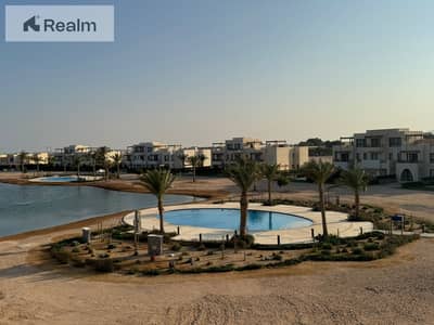 شاليه متكامل التشطيب في الجونة، بنظام تقسيط، بموقع مميز جدًا.