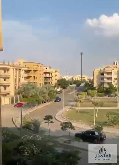 مدينة العبور، الحي التاسع، الدور الثاني، بإطلالة مميزة على الحديقة، وموقع حيوي بجوار جميع الخدمات والمواصلات، لسهولة التنقل والوصول إلى كافة احتياجاتك