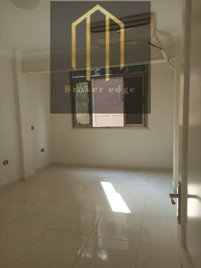 Apartment for rent residence 100m third floor stairs squares Triumph M new
