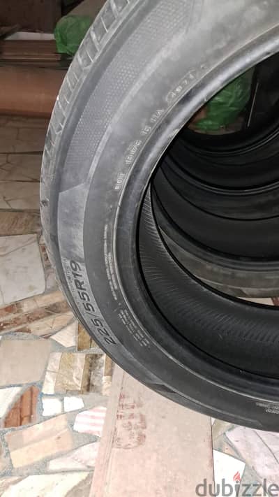 4 فرد كاوتش هانكوك مستعملين استعمال خفيف بحالة ممتازة - مقاس 225/55R19