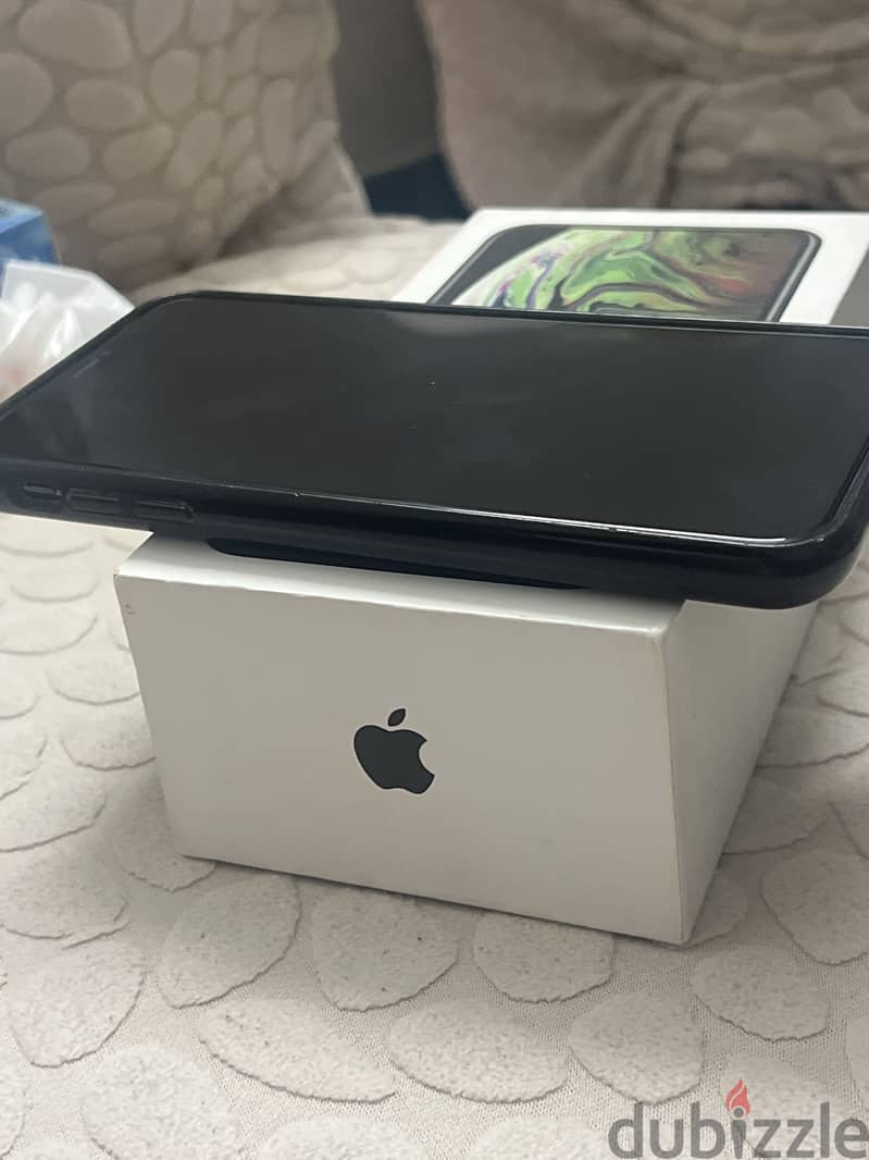 Apple - iPhone XS Max 3