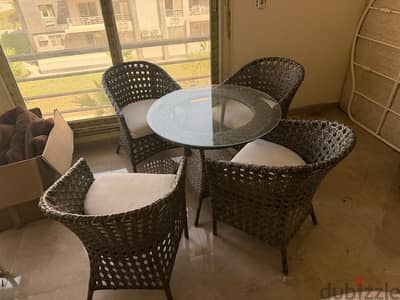 طقم ترابىزة و اربع كراسى