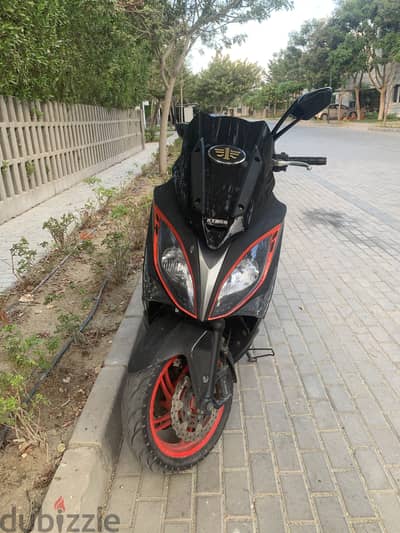 Kycmo xiting 400 scooter