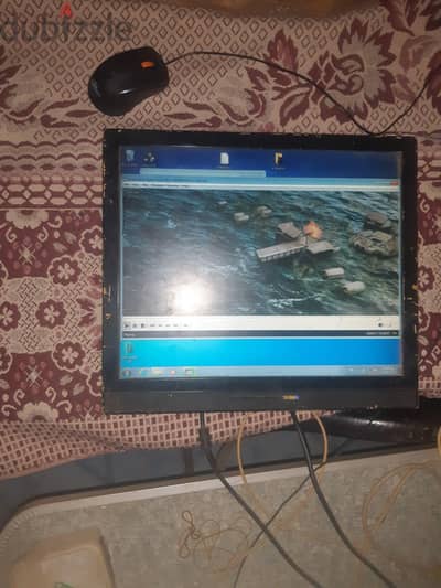 للبيع شاشه lcd 17 بوصه