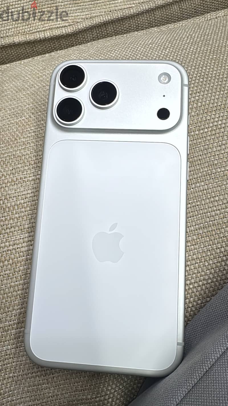 Apple - iPhone 17 Pro Max 2