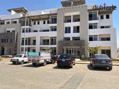 فرصتك للسكن الراقي شقة للبيع في منطقة هادئة ومتكاملة الخدمات في قلب التجمع الخامس على شارع التسعين الجنوبي