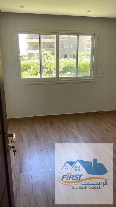 شقه ايجار جديد بالمطبخ كمبوند ذا سكوير القاهره الجديده