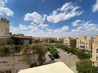 A distinctive, never-lived-in apartment for sale in the Beverly Hills compound, Sheikh Zayed. It features an elevator, a prime location, and a wonderf