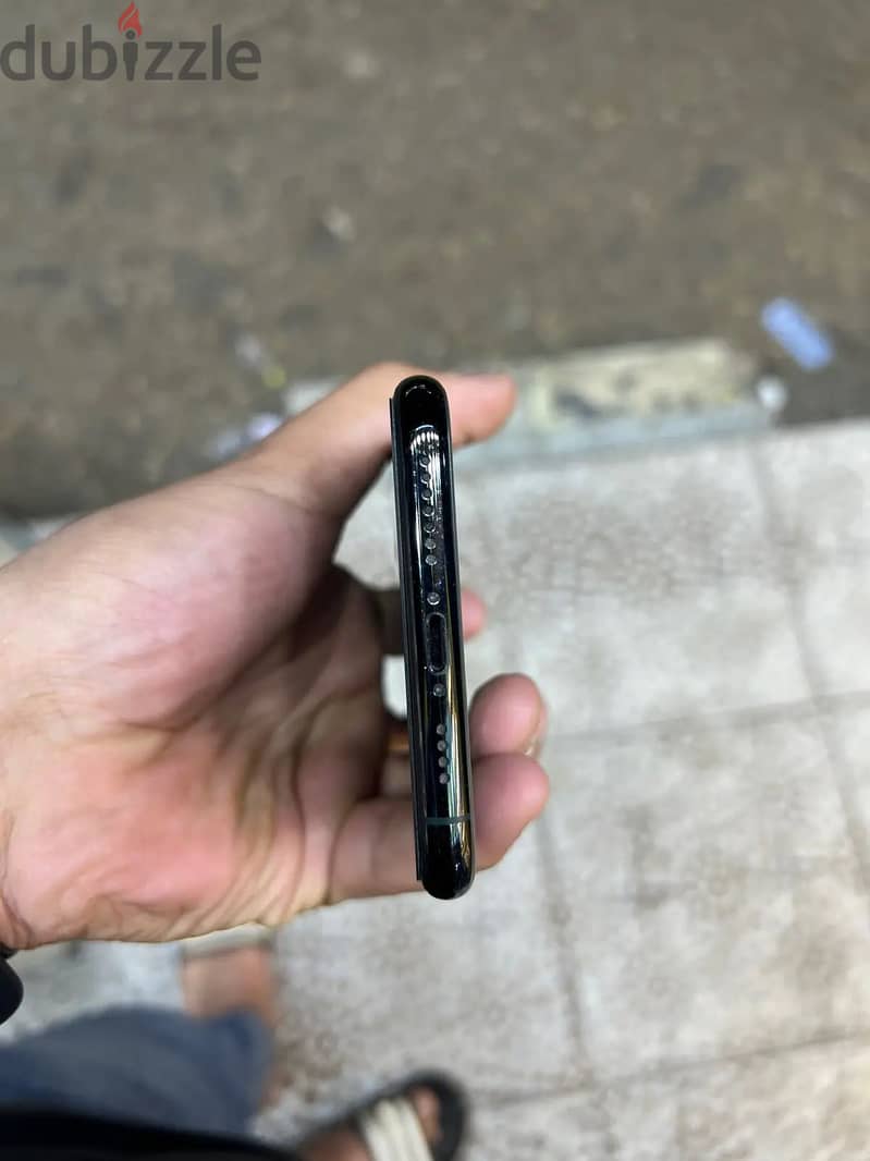 Apple - iPhone 11 Pro Max 2