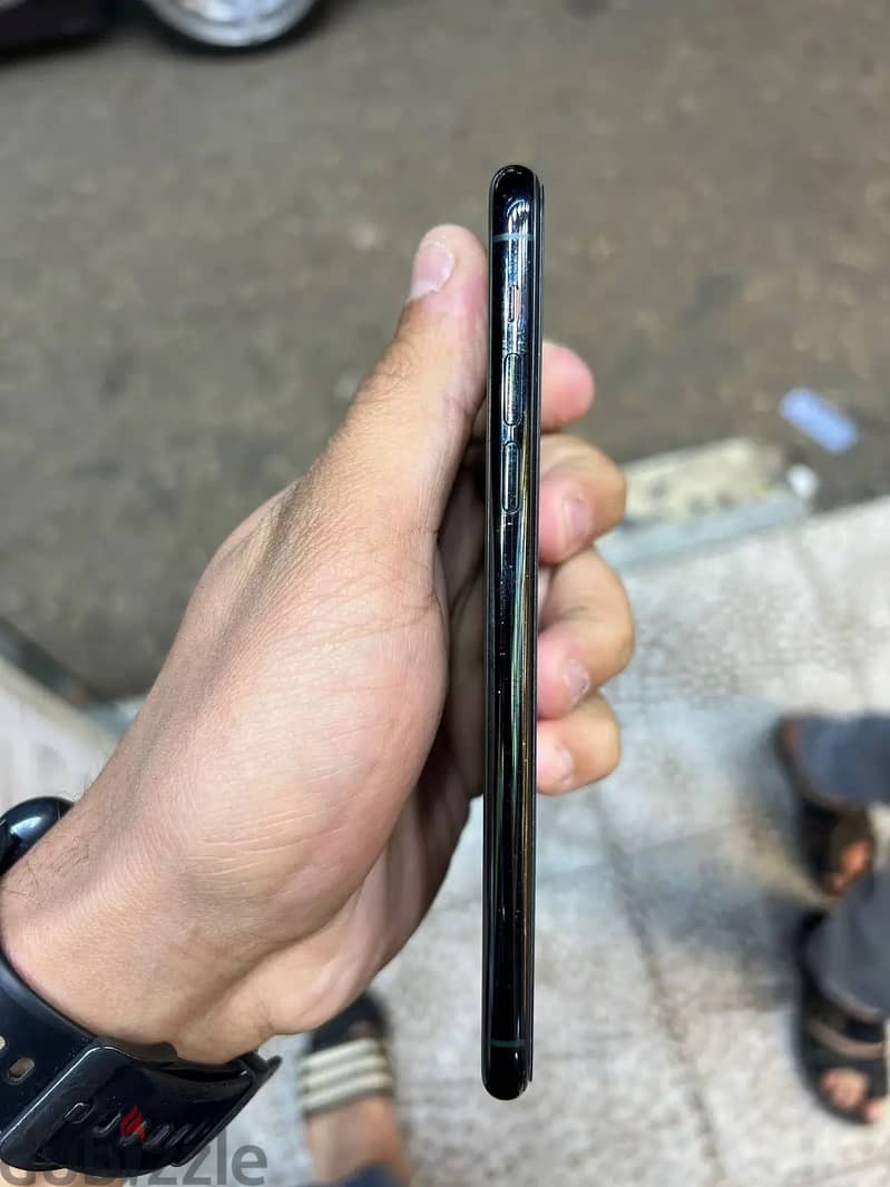 Apple - iPhone 11 Pro Max 3