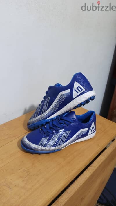 ترتان adidas: predator  مقاس: 45
