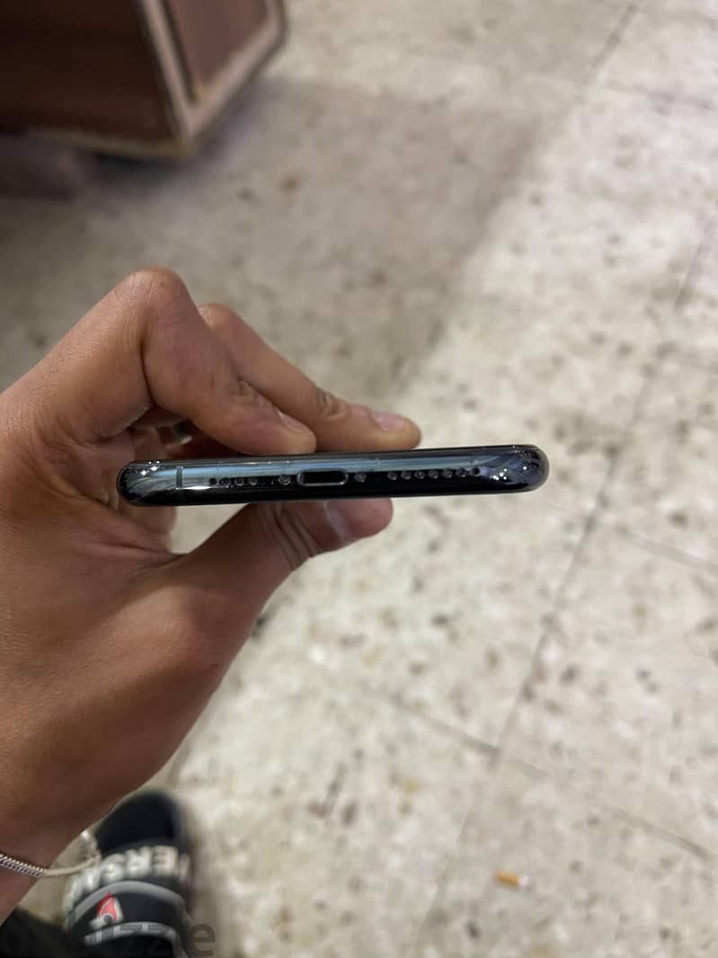 Apple - iPhone 11 Pro Max 4