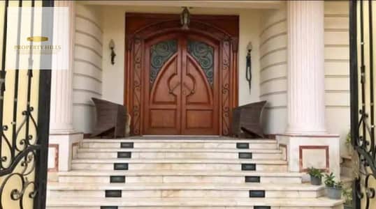 فيلا للبيع استلام فوري في الشروق بجوار الجامعة البريطانية مطلوب فيها 3 مليون مكونة من 5 غرف كلهم ماستر