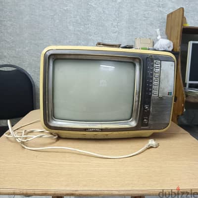 تليفيزيون توشيبا قديم اصلى للانتيكات و الديكورات الvintage