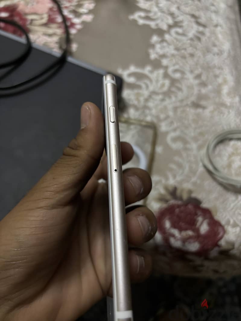 Apple - iPhone 7 1