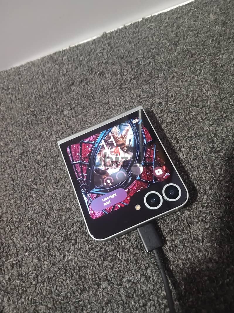 Samsung Z Flip 6 9