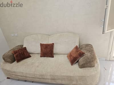 كنبة سرير عملية ومريحة بحالة ممتازة مع كسوة | Sofa Bed