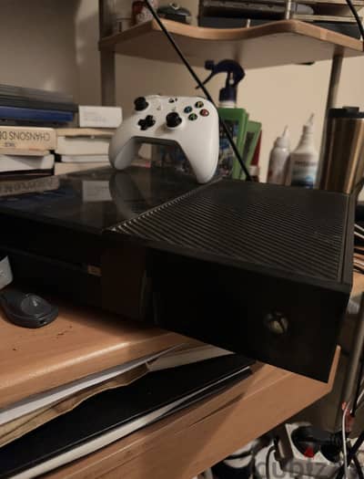Xbox One + Kinect + 2 controllers