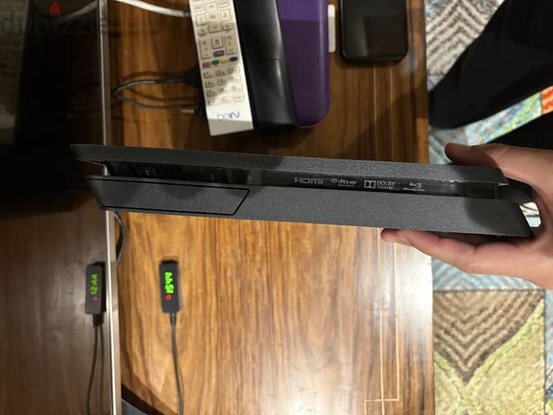 Playstation 4 slim 2