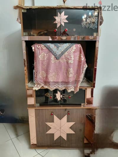 مكتبه
