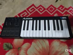 Alesis V25 midi keyboard 0