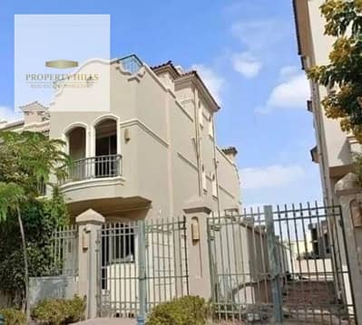 استلام فوري فيلا كورنر  275متر جنب الجامعه البريطانيه وحي الوزراء  و كارفور  باتيو برايم