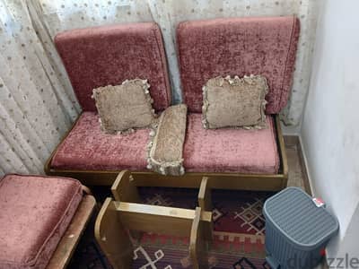 كنبه وعدد ٢ بوف وترابيزة