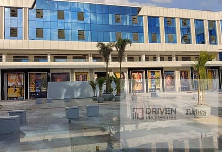 اقل سعر محل متشطب للبيع بإطلالة مباشرة على البلازا في بارك يارد مول الحصري 6 أكتوبر الحي الاول Park Yard Mall El Hosary 6th of October First District