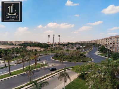 للايجار شقه 200متر فيو النادي أول سكن B8