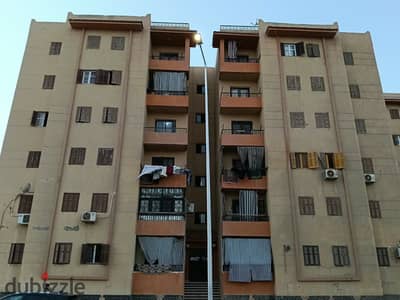 شقة للبيع فى المنطقة السابعة امام ابنى بيتك