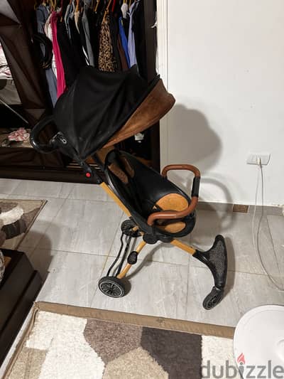 ‏عربة أطفال