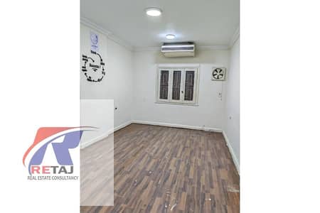 شقه للايجار سكنى او ادارى فى المنطقه الثامنه ارضى بمدخل خاص بها 2 تكييف