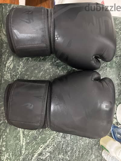 Venum Boxing Gloves قفازات ملاكمة فينوم