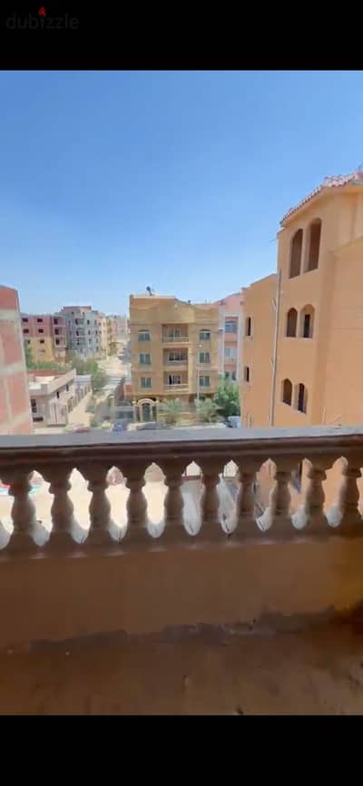 شقة للبيع في جاردينيا هايتس ١ نص تشطيي بالعداد دور تالت