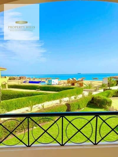Last villa for sale, first row directly on the sea, with a double view of the sea and swimming pool, a 30% discount applied, fully finished and ready for immediate delivery.
