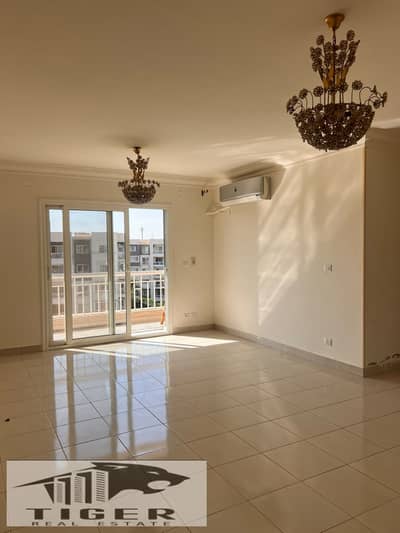 For rent, an apartment in my city 116 meters at b10 with kitchen and appliances and chandelier