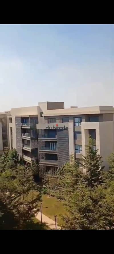 For rent in Madinaty (B15): a unit with a prime area of ​​142 sqm, featuring an installed kitchen and air conditioning units.