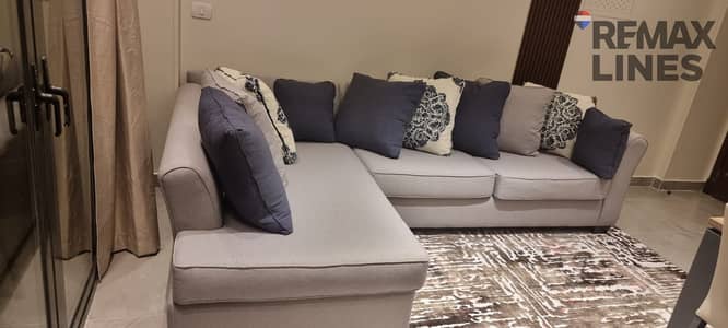 A unique opportunity for furnished rental in the city of Brivado, Group 93, an area of 84m² with elegant furniture and complete amenities, a distinctive view of a large garden that offers tranquility and comfort.